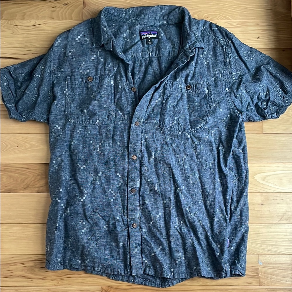 Men’s XL Patagonia shirt blue button down